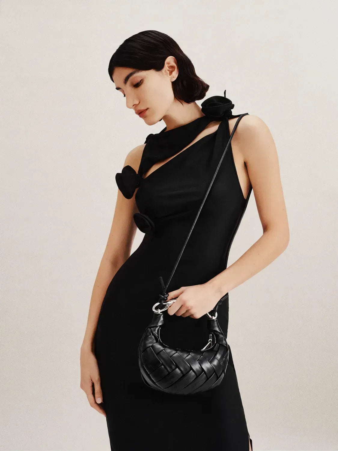Жіноча сумка кросбоді JW PEI Orla Weave Handbag, чорна — фото 6