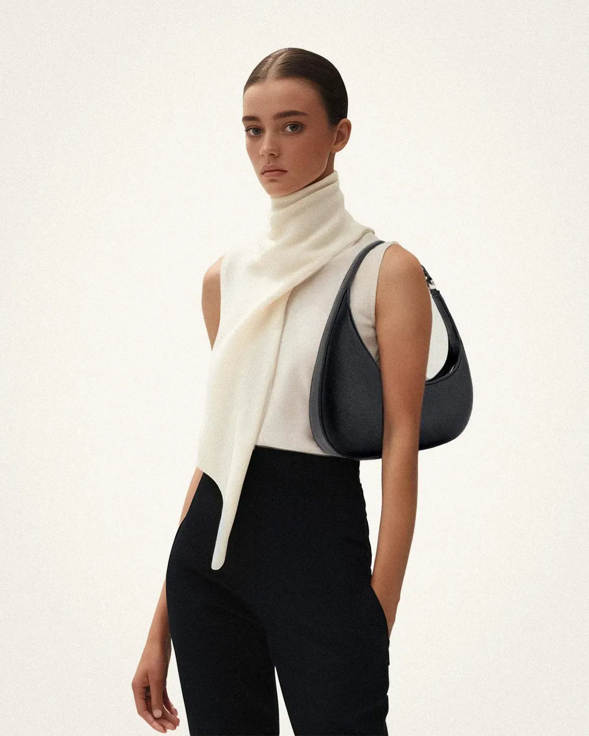 Жіноча сумка на плече JW PEI Harlee Shoulder Bag, чорна — фото 2