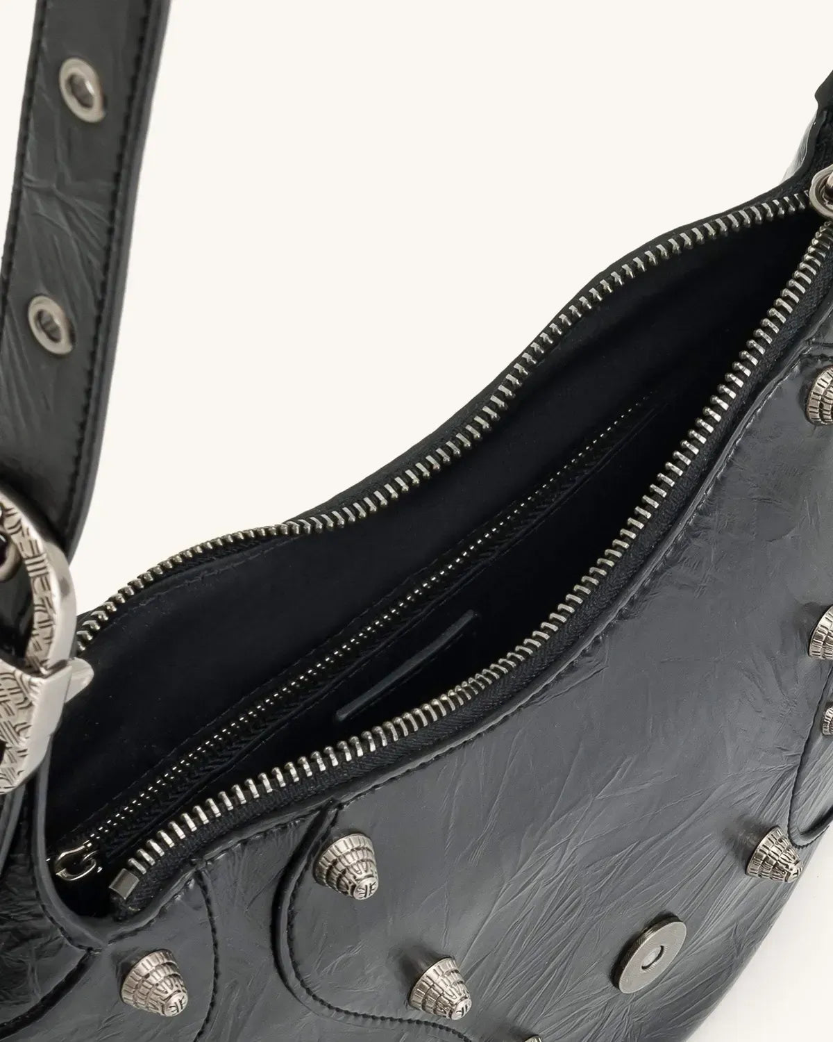 Жіноча сумка на плече JW PEI Tessa Crushed Shoulder Bag, чорна — фото 4