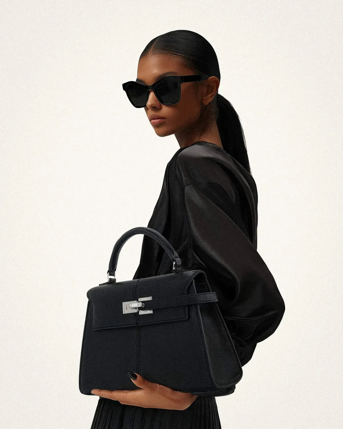 Жіноча сумка з верхньою ручкою JW PEI Elise Large Top Handle Bag, чорна — фото 6