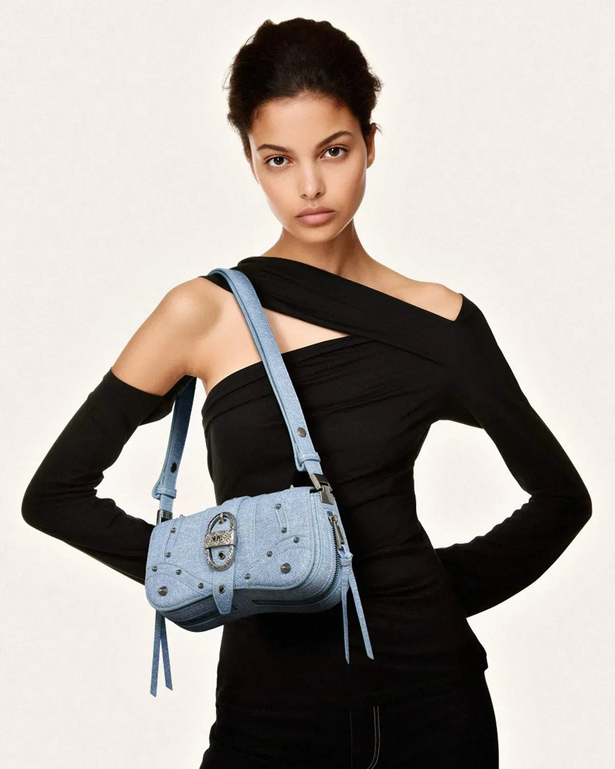 Жіноча сумка на плече JW PEI Joy Denim Embossed Curved Shoulder Bag, синя — фото 2