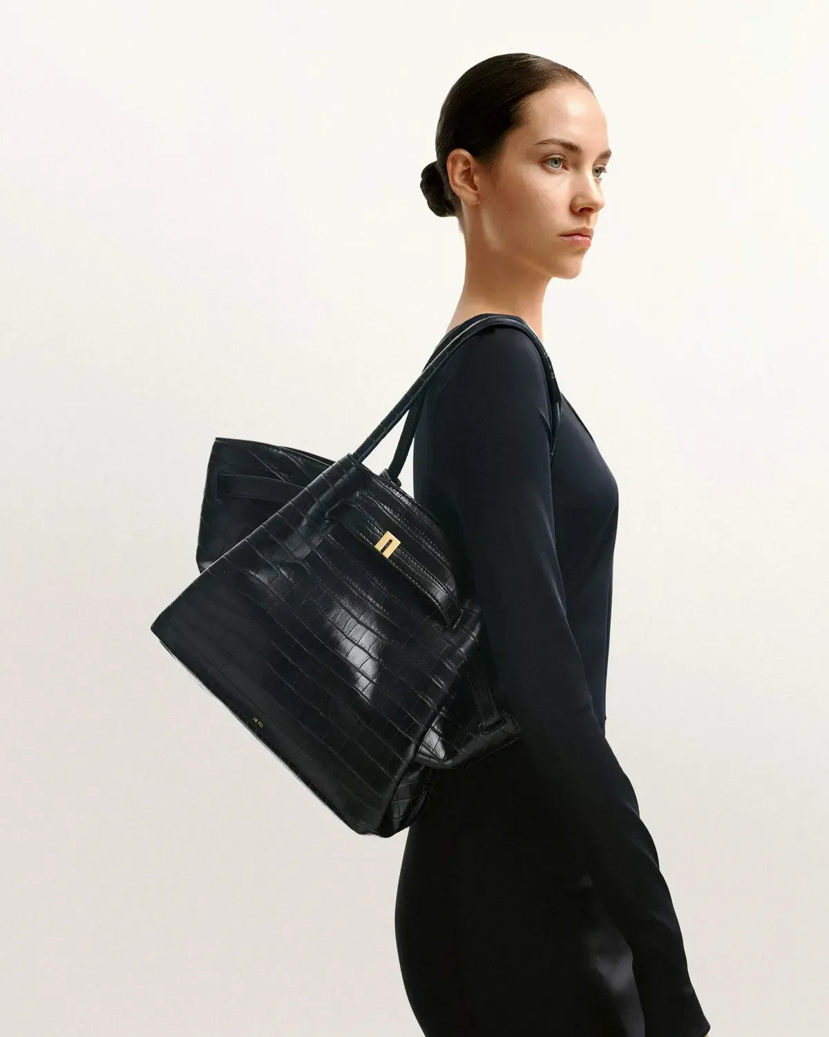 Жіноча сумка-тоут JW PEI Hana Medium Tote Bag, чорна croc — фото 7
