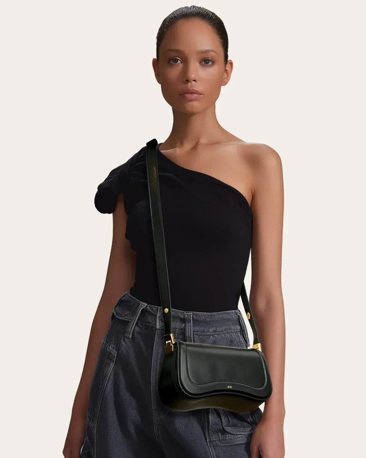 Жіноча сумка на плече JW PEI Joy Shoulder Bag, чорна — фото 2