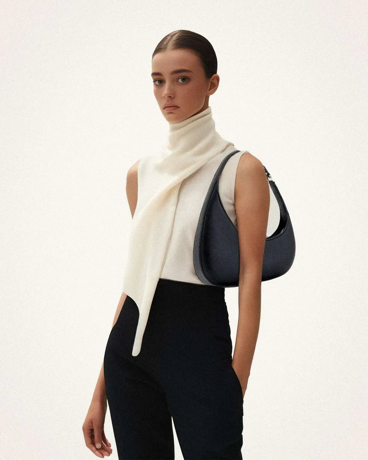 Жіноча сумка на плече JW PEI Harlee Shoulder Bag, чорна — фото 7