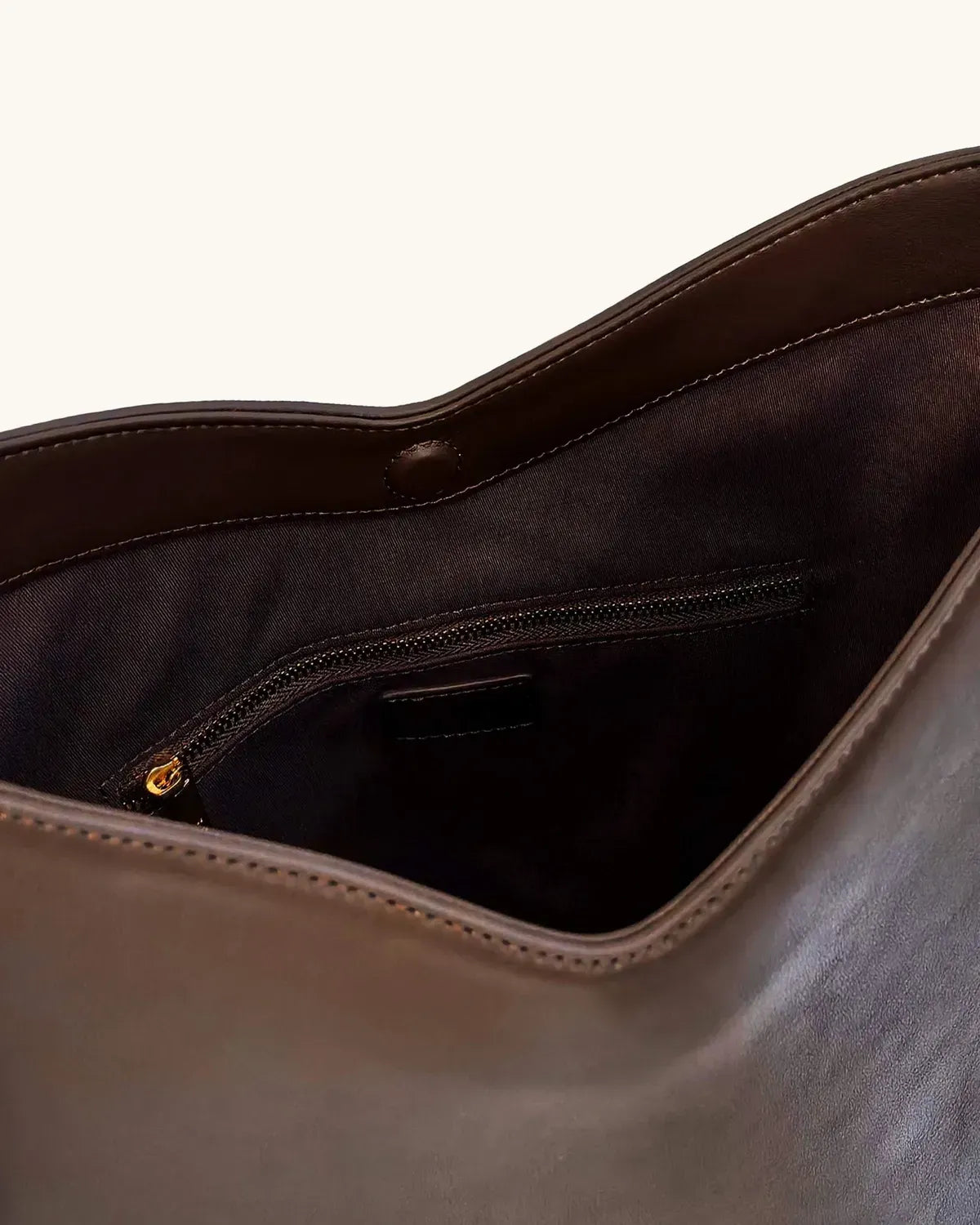 Жіноча сумка на плече JW PEI Aria Shoulder Bag, темно-коричнева — фото 4