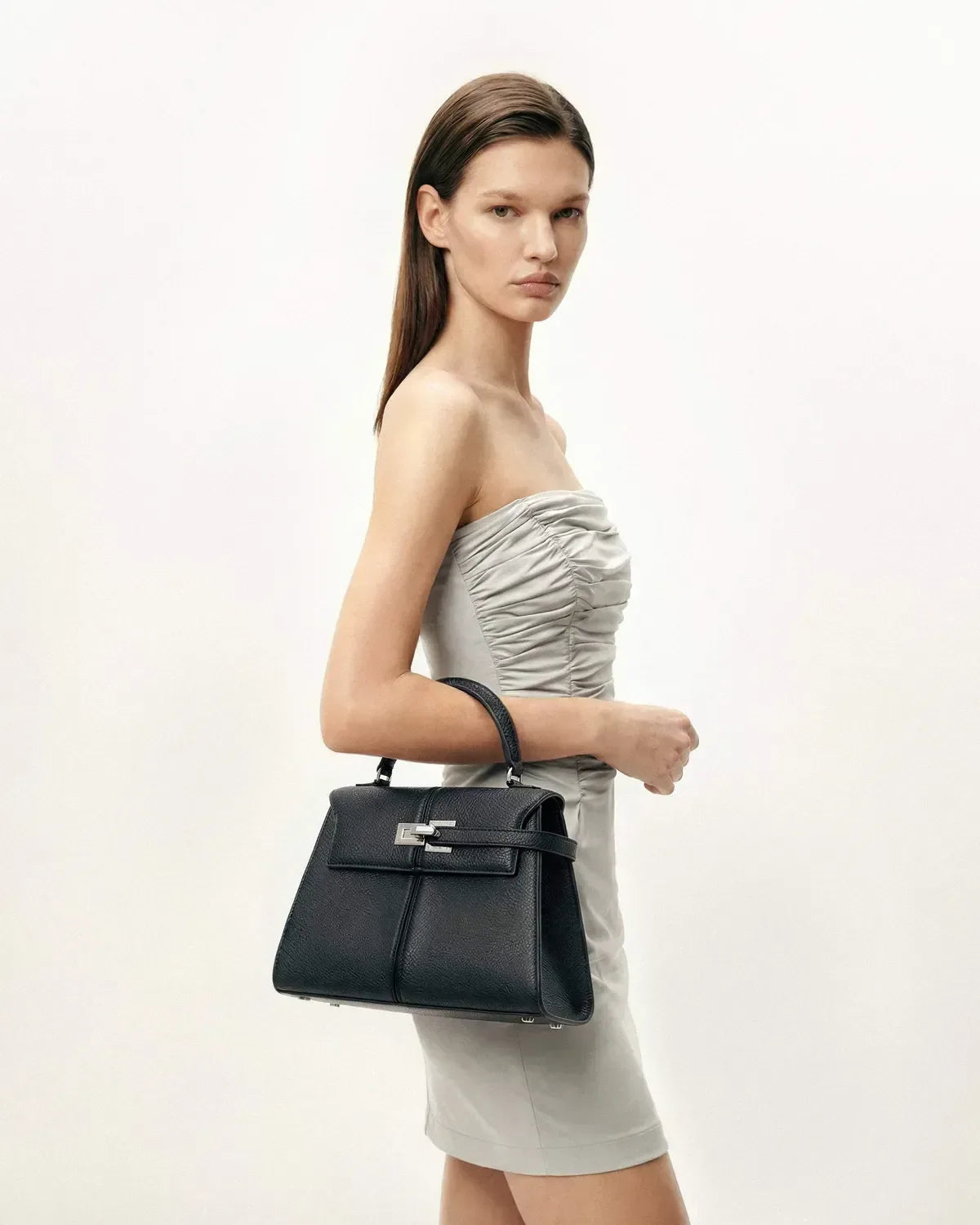 Жіноча сумка з верхньою ручкою JW PEI Elise Large Top Handle Bag, чорна — фото 7